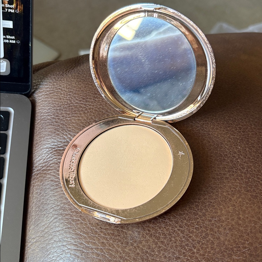 Charlotte Tilbury Shiny Gold Oval Compact with CT Emblem - Picture 2 of 5
